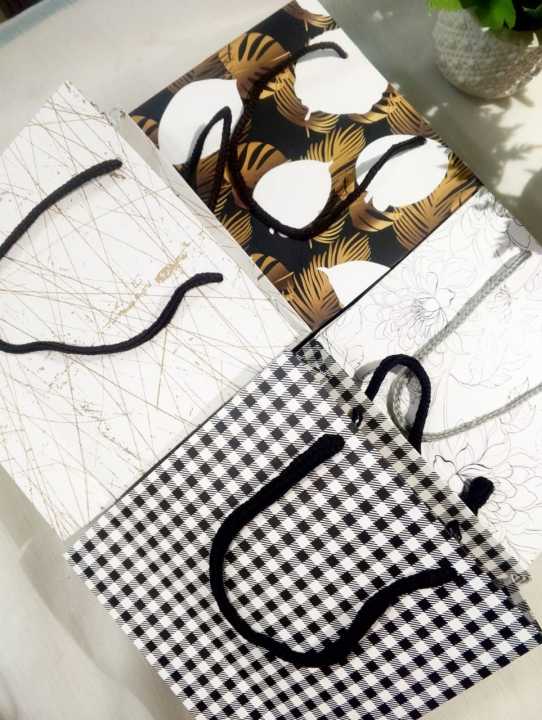 Jewelry%20Gift%20Pack%20Bag%20%7C%20Eid%20Birthday%20Anniversary%20Pack%20for%20Her%20%7C%20Elegant%20Mixed%20Fancy%20Jewelry%20Items%20for%20Kids,%20Girls,%20&%20Women%20%7C%20Perfect%20for%20Gifting%20-%20Image%208