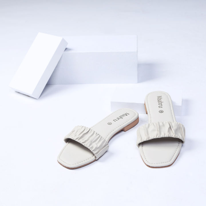 Maahru%20-%20Stylish%20Slippers%20For%20Women%20&%20Girls%20-%20Beige%20Elastic%20Flats%20-%20Image%205