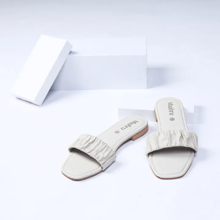 Maahru%20-%20Stylish%20Slippers%20For%20Women%20&%20Girls%20-%20Beige%20Elastic%20Flats%20-%20Image%205