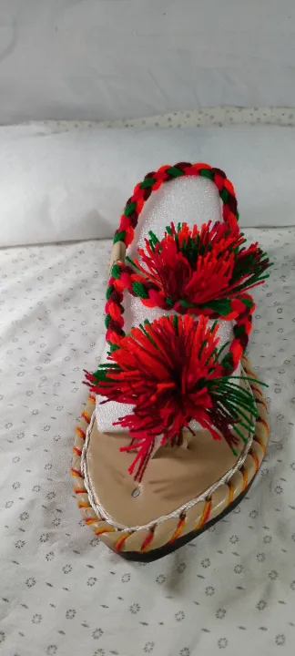 Traditional%20Balochi%20Sawas%20Infused%20Ladies%20Chappal%20-%20Handcrafted%20Heritage%20Sandals%20for%20Women,%20Free%20Size,%20Elegant%20Design%20-%20Image%204