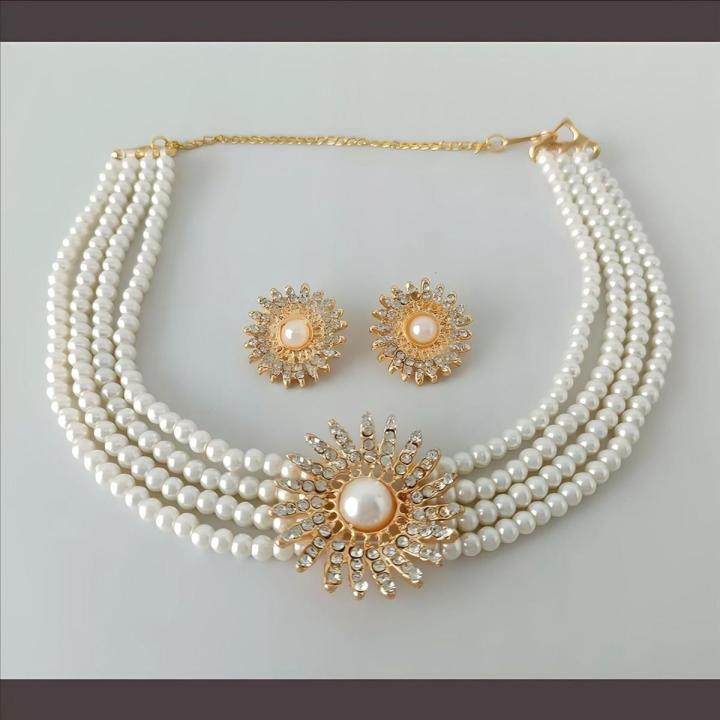 Indian Flower necklace/ Pearl Choker/ Indian Jewelry/ Indian Necklace/ Indian Choker/ Indian Wedding Necklace White and Golden Set with Earrings