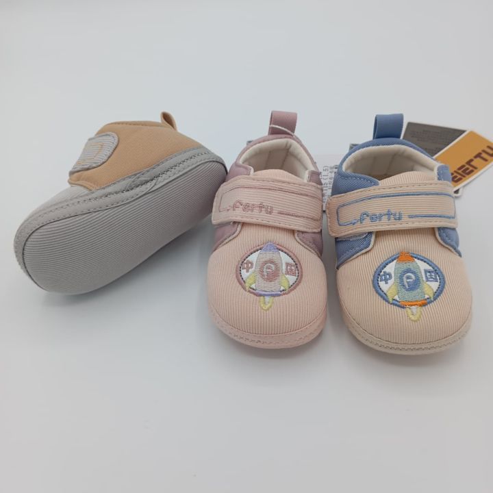 Baby%20Soft%20Cloth%20Shoes%20with%20Rocket%20Embroidery%20%E2%80%93%20Anti-Slip,%20Comfortable,%20Velcro%20Strap%20-%20Image%204