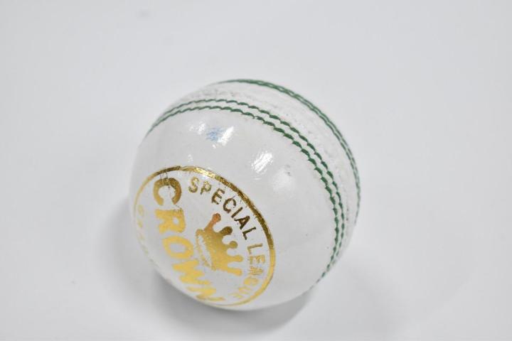 Crown%20Cricket%20Hard%20Ball%20-%20Image%207