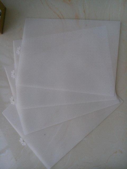 Flexible%20Plastic%20Canvas%20for%20Cross-Stitch/Mat/Bag%20(10.5%20x%2013.5%20inch)%20-%20Image%205