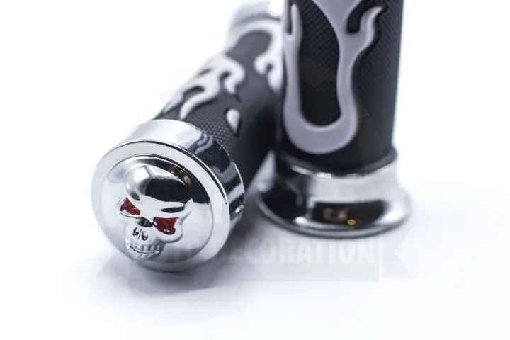 Motorcycle%20Handle%20Bar%20Grip%20Bike%20Hand%20Grip%20Rubber%20Skull%20Head%20Flame%20Universale%20-%20Image%203
