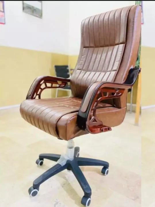 Executive%20Revolving%20Office%20Chair%20-%20Image%202