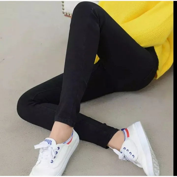 Slim%20Fit%20Stretchable%20Jeans%20for%20Women%20and%20Girls%20%E2%80%93%20Casual%20and%20Office%20Wear,%20High-Quality%20Denim%20-%20Image%205
