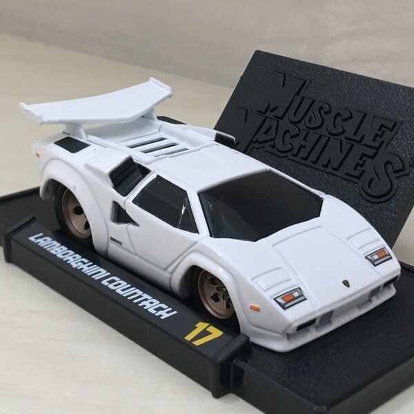 Imported%20Muscle%20Machines%20Lamborghini%20Countach%20Metal%20Diecast%20Car%20(1/64%20Scale)%20-%20Image%204