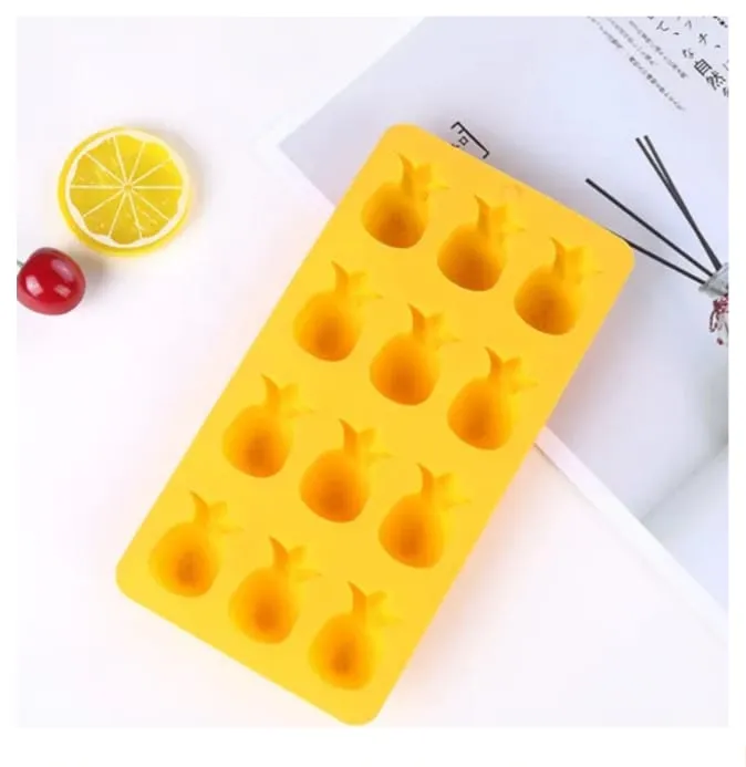Silicone%20Fruit%20Shaped%20Ice%20Cube%20Tray%20is%20perfect%20to%20make%20cute%20looking%20fruit%20shaped%20-%20Image%203