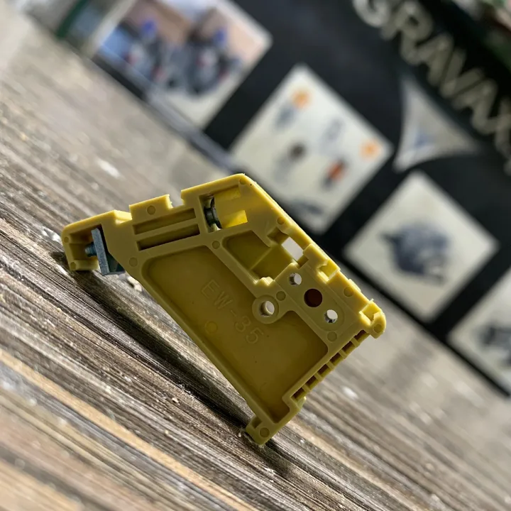 EW-35%20DIN%20Rail%20Terminal%20Blocks%20End%20Stopper%20Bracket%20Brown%20for%2035mm%20Width%20Rail%20-%20Image%203