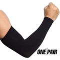 1 Pair (2Pcs) of Sports Arm Sleeves Cover Sun Light Protection Arm Muff Stretchable Fabric Protect Your Skin from Sun Exposure Comfortable UV Sleeves For Men and Women White and Black Free Size Fits the Most. 
