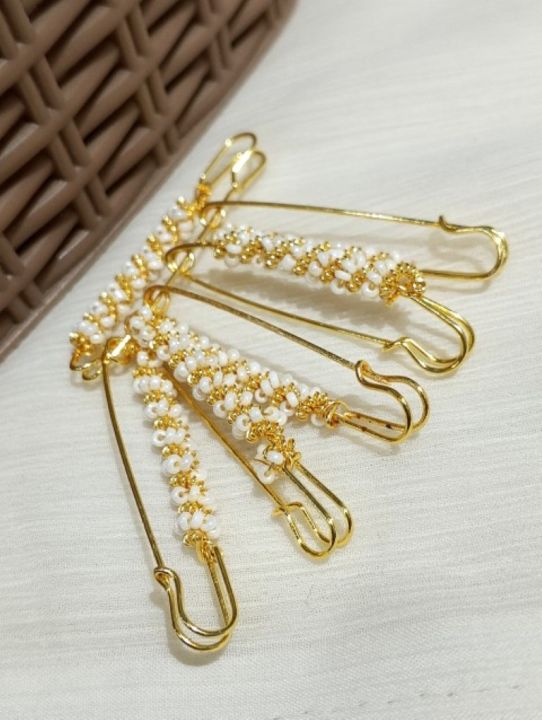 Elegant%20Hijab%20Pins%20%E2%80%93%20Pack%20of%206%20Fancy%20Safety%20Pins%20with%20Seed%20Beads%20-%20Image%208