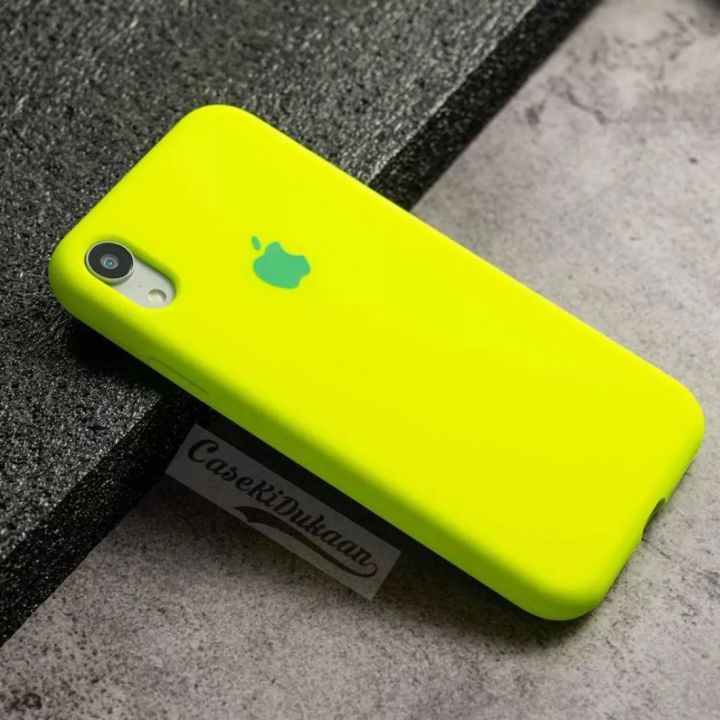 Iphone%20XR%20Official%20Soft%20Silicon%20Case%20-%20Official%20Case%20-%20Image%205