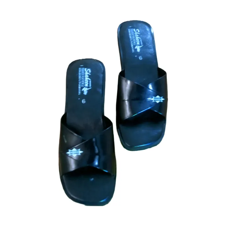 Women%20Slippers%20Water%20Proof%20Stylish%20Casual%20Slippers%20House%20Slippers%20-%20Image%202