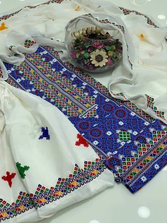 SINDHI%20TRADITIONAL%20AJRAK%20SUIT%20WITH%20AARI%20WORK%20BEAUTIFUAL%20EMBROIDERY%20ON%20SOFT%20COTTON%20STUFF%20-%20Image%209