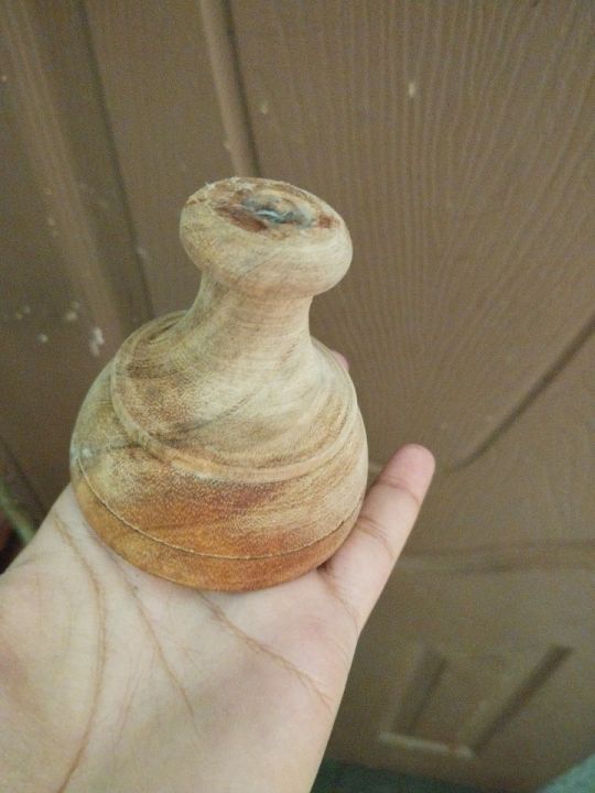 ÛØ§ØªÚ¾ Ø³Û’ Ø¨Ù†Ø§ ÛÙˆØ§ Ù„Ú©Ú‘ÛŒ Ú©Ø§ Ø±ÙˆÙ¹ÛŒ Ù¾Ø±ÛŒØ´Ø±