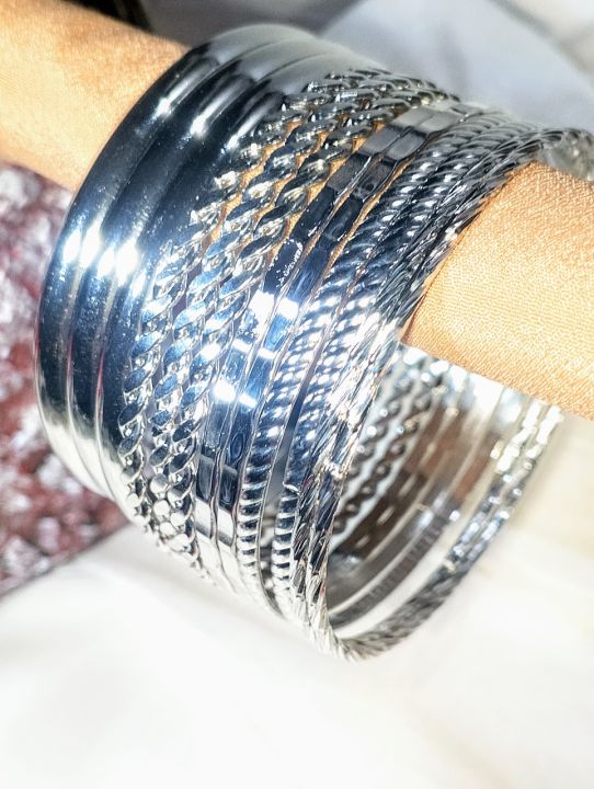 Gold%20&%20Silver%20Color%20Trendy%20Bangles%20Set%20%7C%20Fancy%20Pakistani%20Wedding,%20Mehndi%20&%20Party%20Wear%20Jewelry%20-%20Image%2010