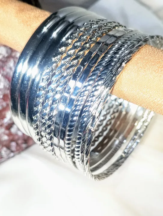 Gold%20&%20Silver%20Color%20Trendy%20Bangles%20Set%20%7C%20Fancy%20Pakistani%20Wedding,%20Mehndi%20&%20Party%20Wear%20Jewelry%20-%20Image%2010