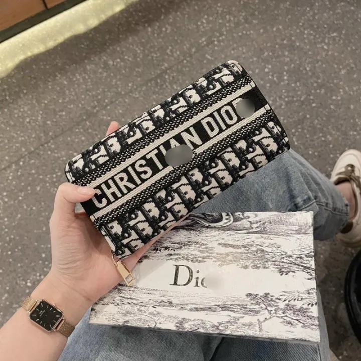 Di'or%20Hand%20Wallet%20With%20Pagebihue%20Premium%20Stripes%20-%20Image%204