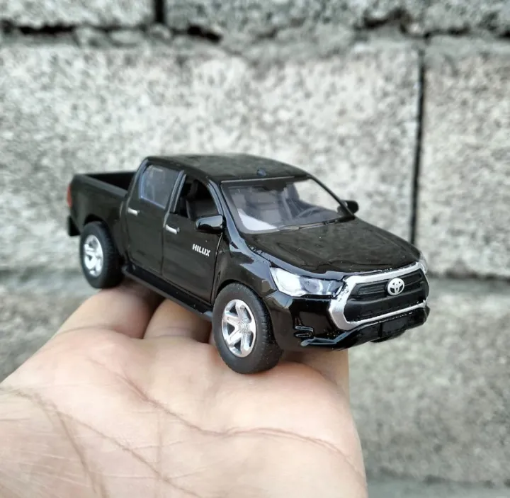 Alloy%201:36%20Toyota%20Revo%20Hilux%20Vego%20Dala%20High%20Simulation%20Metal%20Diecast%20Model%20Car%20-Multicolors%20-%20Image%202