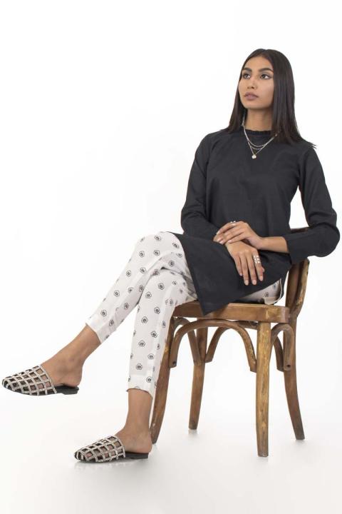 EGO%20Winter%20Collection%202019%20%20Ruffle%20Neck%20%20Black%20Cotton%20Kurti%20For%20Women%20-%20Image%203