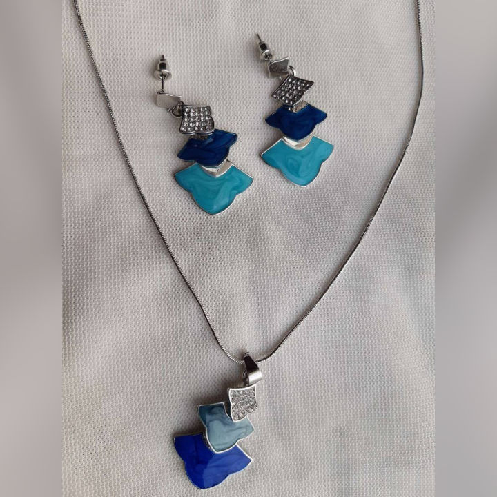 Elegant necklace set