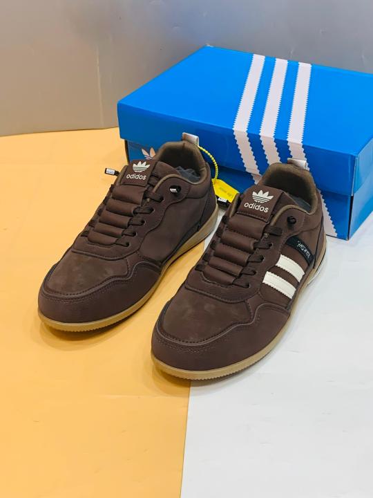 Men's%20Casual%20Sneakers%20with%20Cream%20Stripes,%20Lace-Up%20Fashion%20Shoes%20with%20Gum%20Sole%20for%20Everyday%20Wear%20-%20Image%206