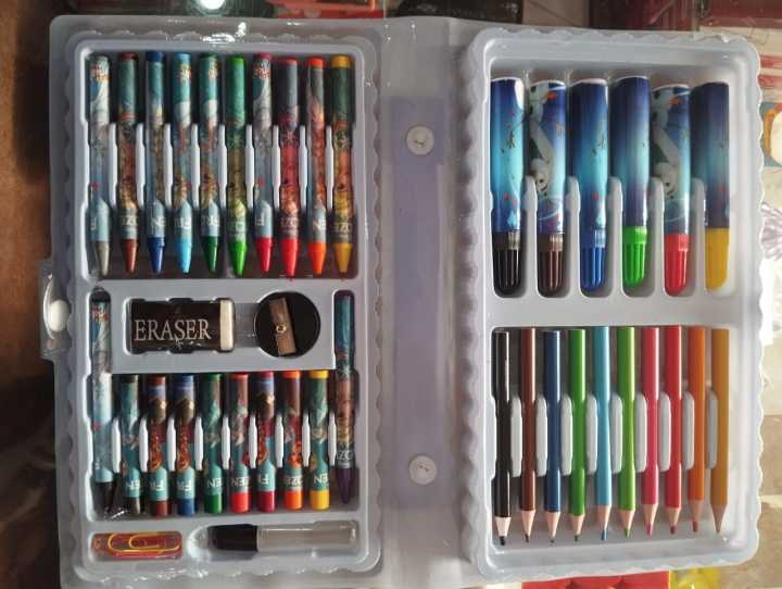 Princess%2042%20PCS%20Multi%20Colouring%20Kit/Set%20With%20Button%20Box%20/colour%20box/%20copic%20art%20range%20colour%20kit%20-%20Image%204