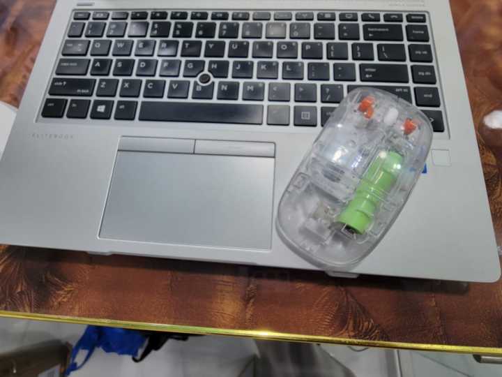 Wireless%20Transparent%20Mouse%20%E2%80%93%20Bluetooth%20Mouse%20with%20USB%20Dongle,%20Slim%20Rechargeable%20Design%20-%20Image%205