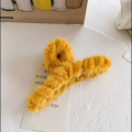 1 pcs Cute Korean Velvet Hair claw Women Fashion Hair Clips Hairpins Crab Clips Fluffy Plush Hair Claw Clips soft fur hair clip hair barrettes clamps Big Fluffy Faux Fuzzy Hair Claw cute Hair Accessories. 
