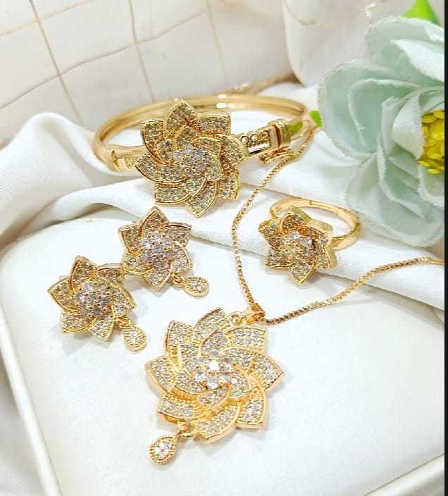 Set%20new%20good%20looking%20gold%20with%20duble%20chain%201245%20-%20Image%206