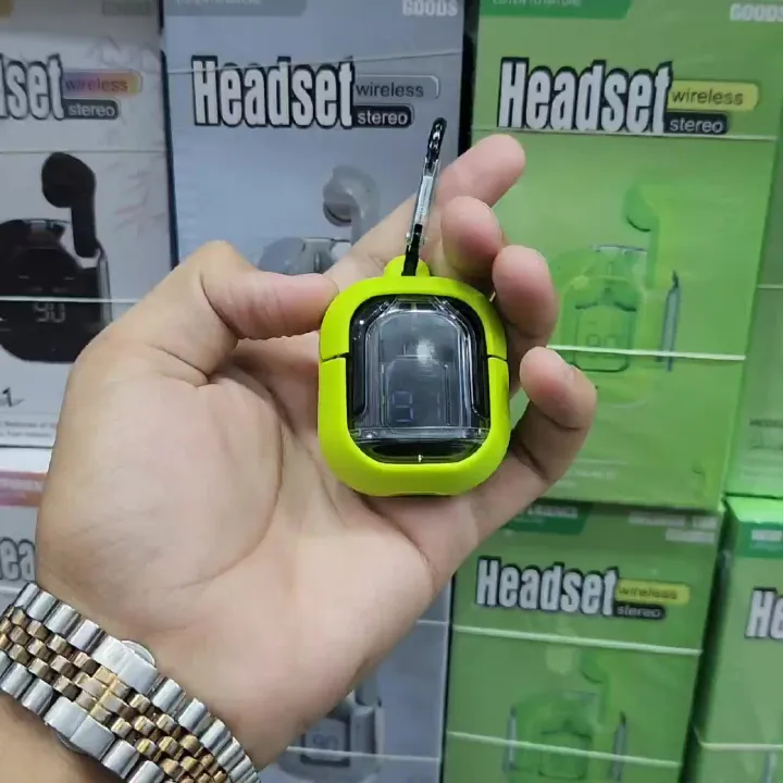 Air31%20Wireless%20Earbuds%20high%20quality%20silicone%20case/cover%20360%20protection%20with%20metal%20hook%20-%20high%20quality%20simple%20soft%20case%20easy%20to%20carry%20-%20protection%20from%20scratches%20-%20Image%203