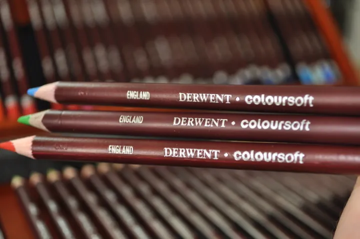 Derwent%20ColourSoft%20Professional%20Quality%20Pencil%20-%20Image%204