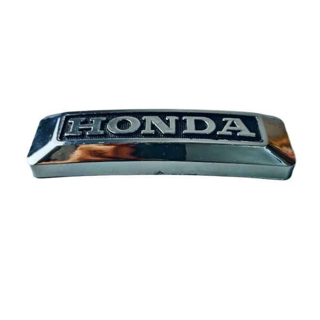 Honda%20Old%20Model%20Front%20Monogram%20%E2%80%93%20Vantage%20Stylish%20&%20Durable%20Logo%20Badge%20for%20Motorbikes%20-%20Image%203