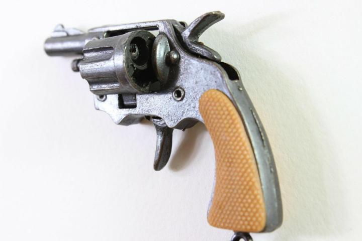 World%20smallest%20Cap%20Gadget%20(mini%20size)%20with%2072%20shoots%20-%20Image%205