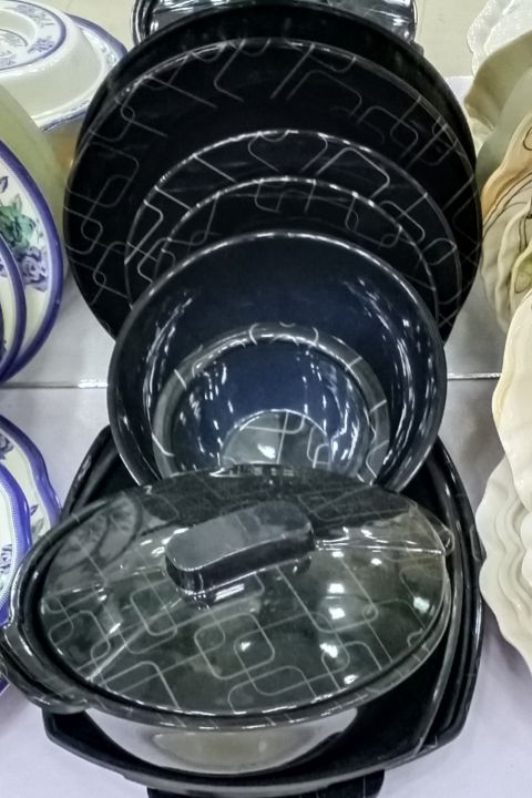 72%20Pieces%20-%20Black%20-%20Plastic%20Dinner%20Set%20-%20Image%204