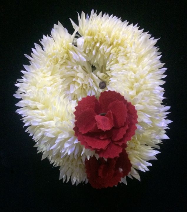 Artificail%20Flower%20Hand%20Gajra%20%20Bangles%20%20kangan%20with%20off%20white%20plastic%20and%20velvet%20and%20polyester%20Fabric%20-%20Image%204