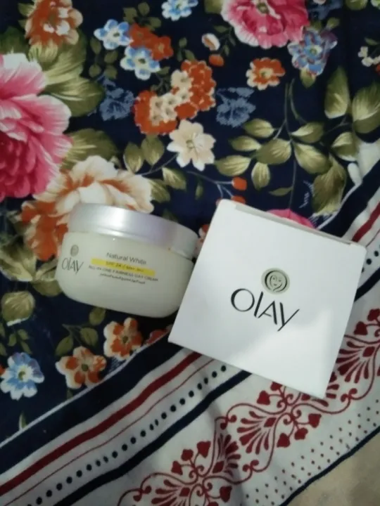 Olay%20Natural%20White%20Day%20Cream%2050%20ml%20-%20Image%204