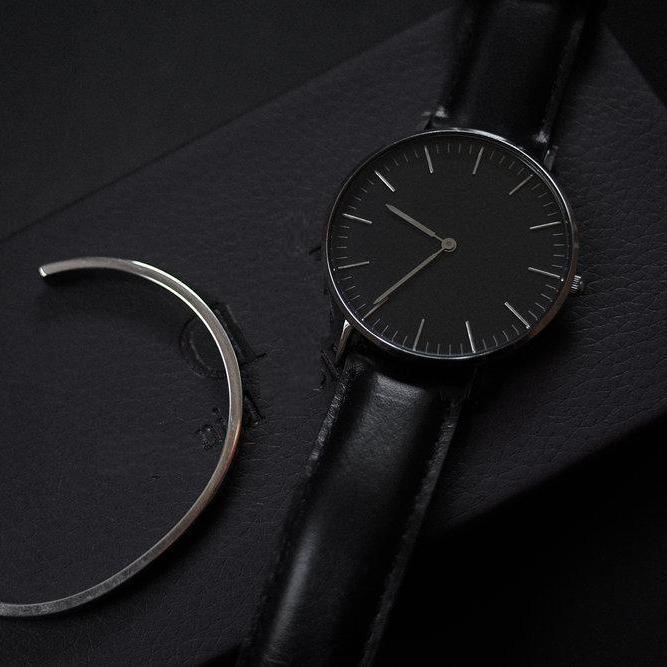 Black%20Leather%20Strap%20Watch-%20Unisex%20-%20Image%202