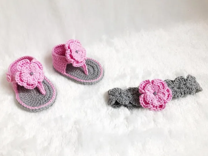 Crochet%20Baby%20Pink%20and%20Grey%20shoes%20and%20headband%20set%20-%20Baby%20headband%20-%20Crochet%20shoes%20-%20Baby%20Shoes%20-%20Baby%20girl%20set%20-%20Baby%20girl%20shoes%20-%20Image%202