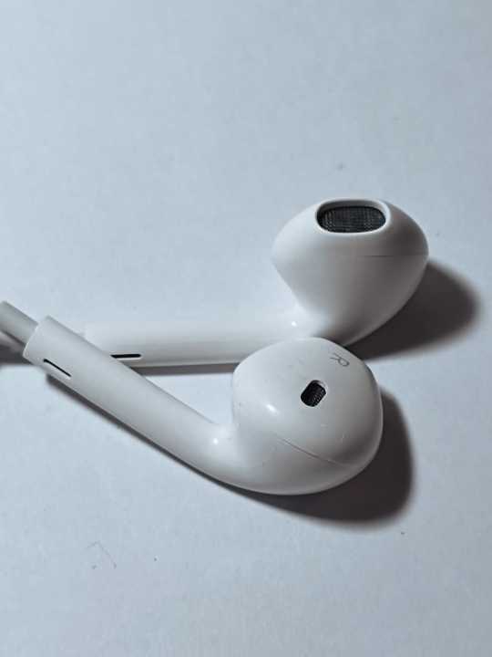 Earphone%20iPhone%206,6s%20original%20handsfree%20%7C%20Imported%20%7C%20Genuine%20%7C%20Balanced%20Sound%20with%20deep%20base%20and%20built%20in%20mic%20%7C%20handfree%20-%20Image%206