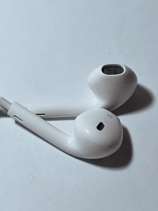 Earphone%20iPhone%206,6s%20original%20handsfree%20%7C%20Imported%20%7C%20Genuine%20%7C%20Balanced%20Sound%20with%20deep%20base%20and%20built%20in%20mic%20%7C%20handfree%20-%20Image%206