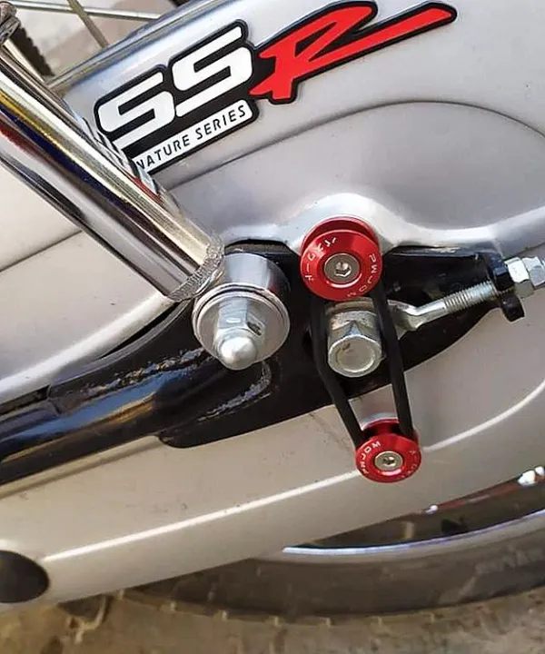 Motorcycle%20Fancy%20Chain%20Cover%20Bolts%20with%20Washer%204%20Pcs%20Set%20Universal/%20Bike%20Chain%20Cover%20Bolts%20Number%20Plate%20Bolts%20-%20RED%20-%20BLUE%20-%20Image%206