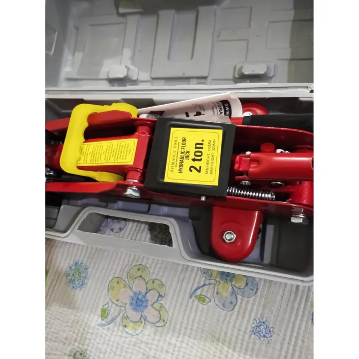 Red%20Car%20Jack%202%20Ton%20With%20Hard%20Safety%20Locking%20Briefcase%20-%20Image%202