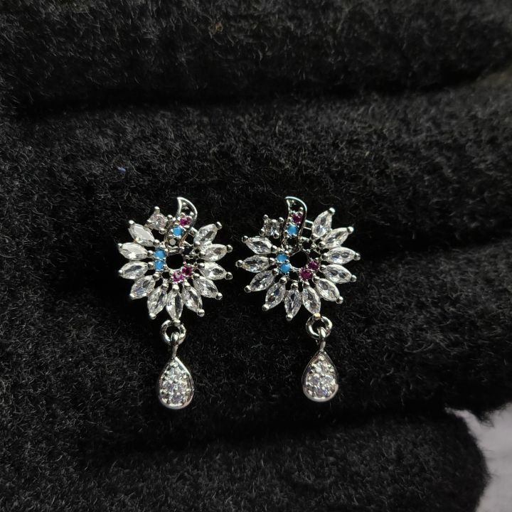 Radiant%20Blossom%20Jewelry%20Set%20%E2%80%93%20Necklace,%20Earrings,%20and%20Bracelet%20-%20Image%205