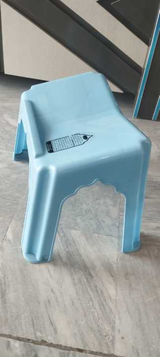 Plastic%20Reading%20Table%20for%20Books%20-%20Image%204