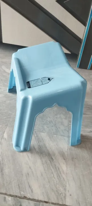 Plastic%20Reading%20Table%20for%20Books%20-%20Image%204