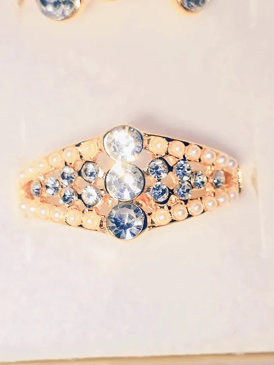 Premium%20Luxury%20Gold-Plated%20Zircon%20Ring%20for%20Women%20%E2%80%93%20Elegant%20Attractive%20Engagement%20&%20Party%20Ring%20-%20Image%205