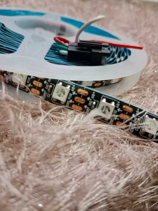 WS2812B%20LED%20Strip%20role%20300%20led%20Individual%20Addressable%205%20meter%20Pixel%20RGB%20%20IP30%20DC5V%20-%20Image%205
