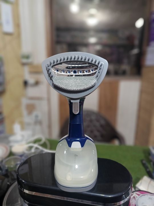 Ufesa%20SteamCare%20GS1700%20Vertical%20Fabric%20Steamer%20%E2%80%93%201700W%20Continuous%20Steam%20Iron%20for%20Clothes%20&%20Curtains%20-%20Image%204